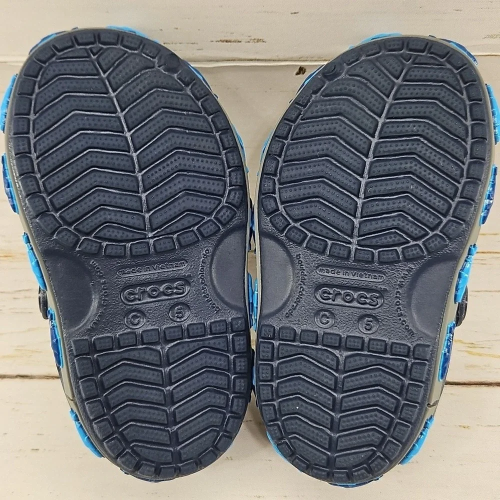 Crocs Blue Shark Sandals Size C5 Waterproof Adjustable Comfort‎ Sandals 206365
